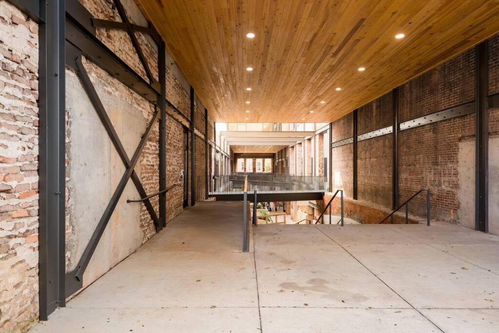 Trendy Condo! Close To Everthing Downtown برمنغهام المظهر الخارجي الصورة