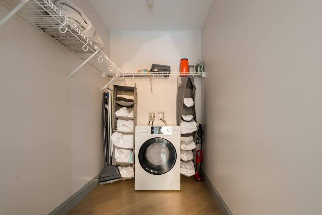 Trendy Condo! Close To Everthing Downtown برمنغهام المظهر الخارجي الصورة