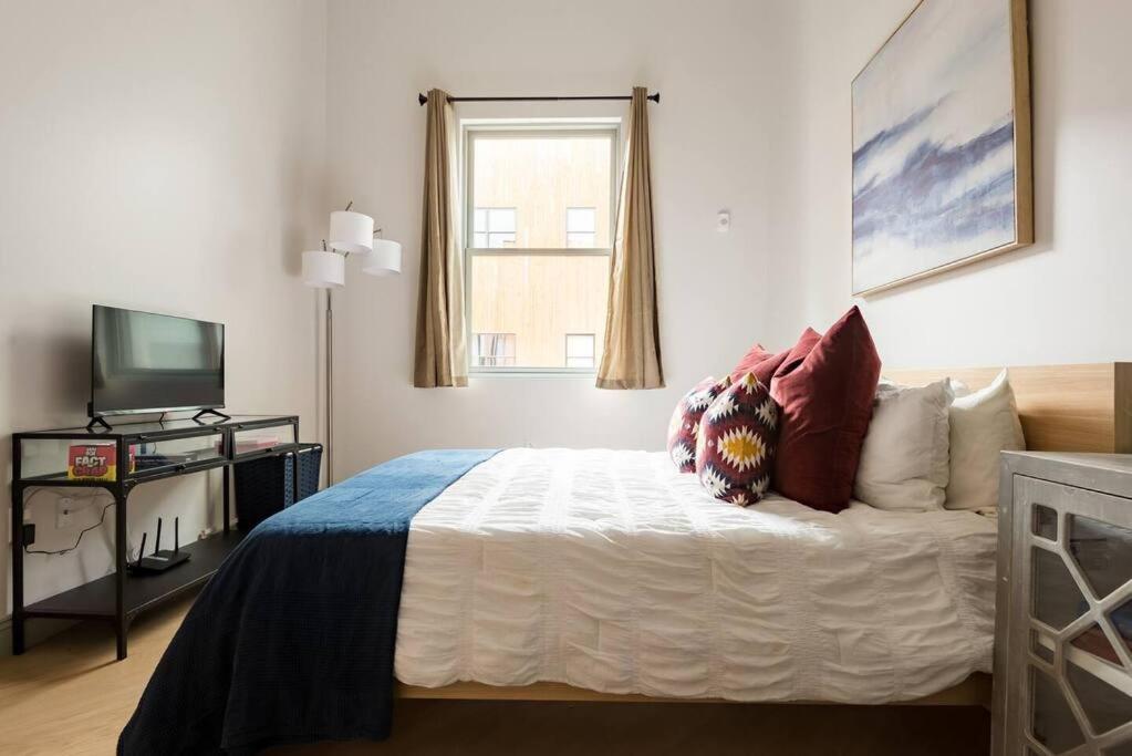 Trendy Condo! Close To Everthing Downtown برمنغهام المظهر الخارجي الصورة